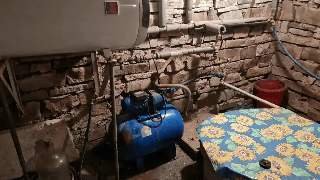 Domáca vodáreň napojená na existujúce rozvody vody v pivničnom priestore