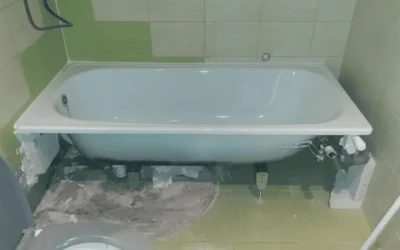 Oprava úniku vody za vaňou a výmena poškodeného potrubia