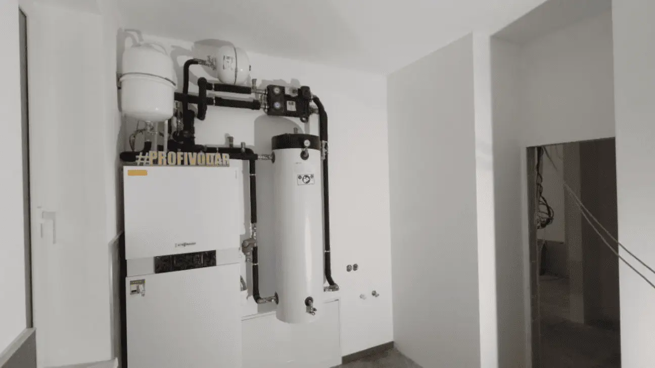 Technická miestnosť rodinného domu s kotlom Viessmann, zásobníkom TÚV a vykurovacou technológiou